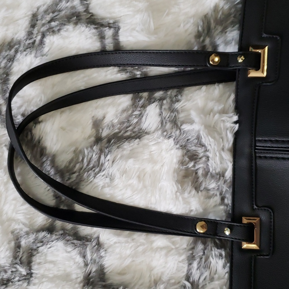 Isabelle Purse - Picture 2 of 12